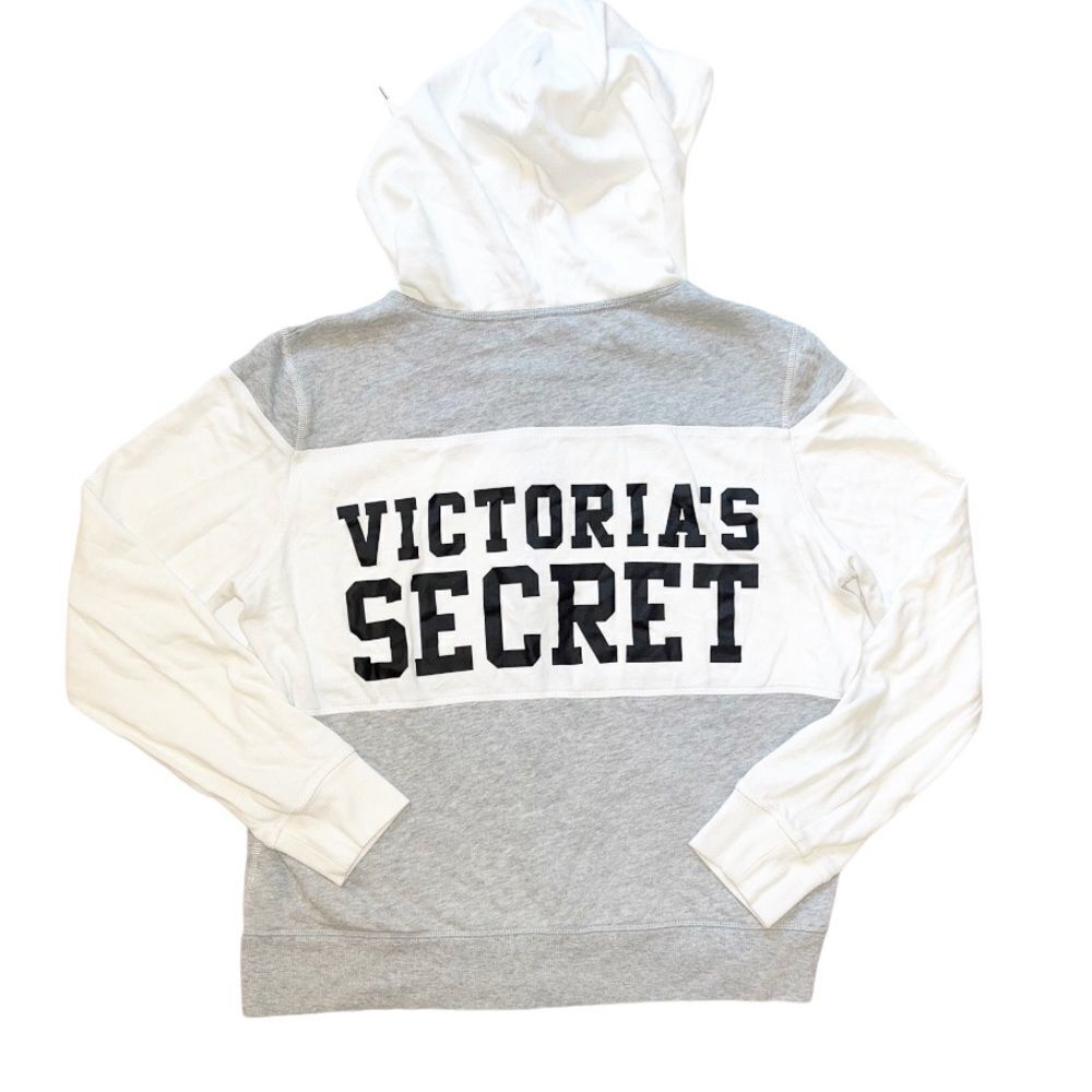 Victoriaโsย Secret zip up hoodie